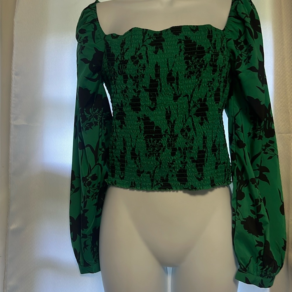 NWOT women’s green floral print Size Medium will also fit a L - Picture 2 of 7